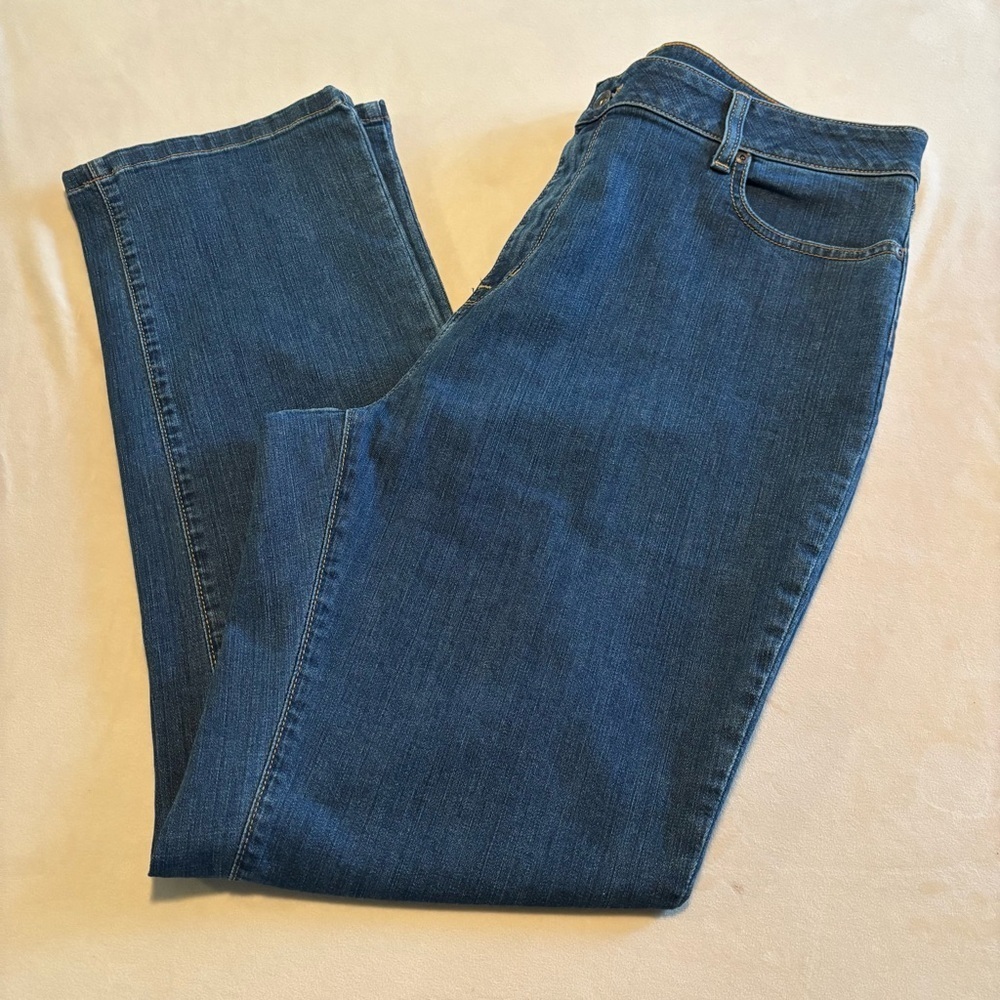 L.L. Bean Women's Straight Leg Classic Fit Blue Jeans - Picture 3 of 9